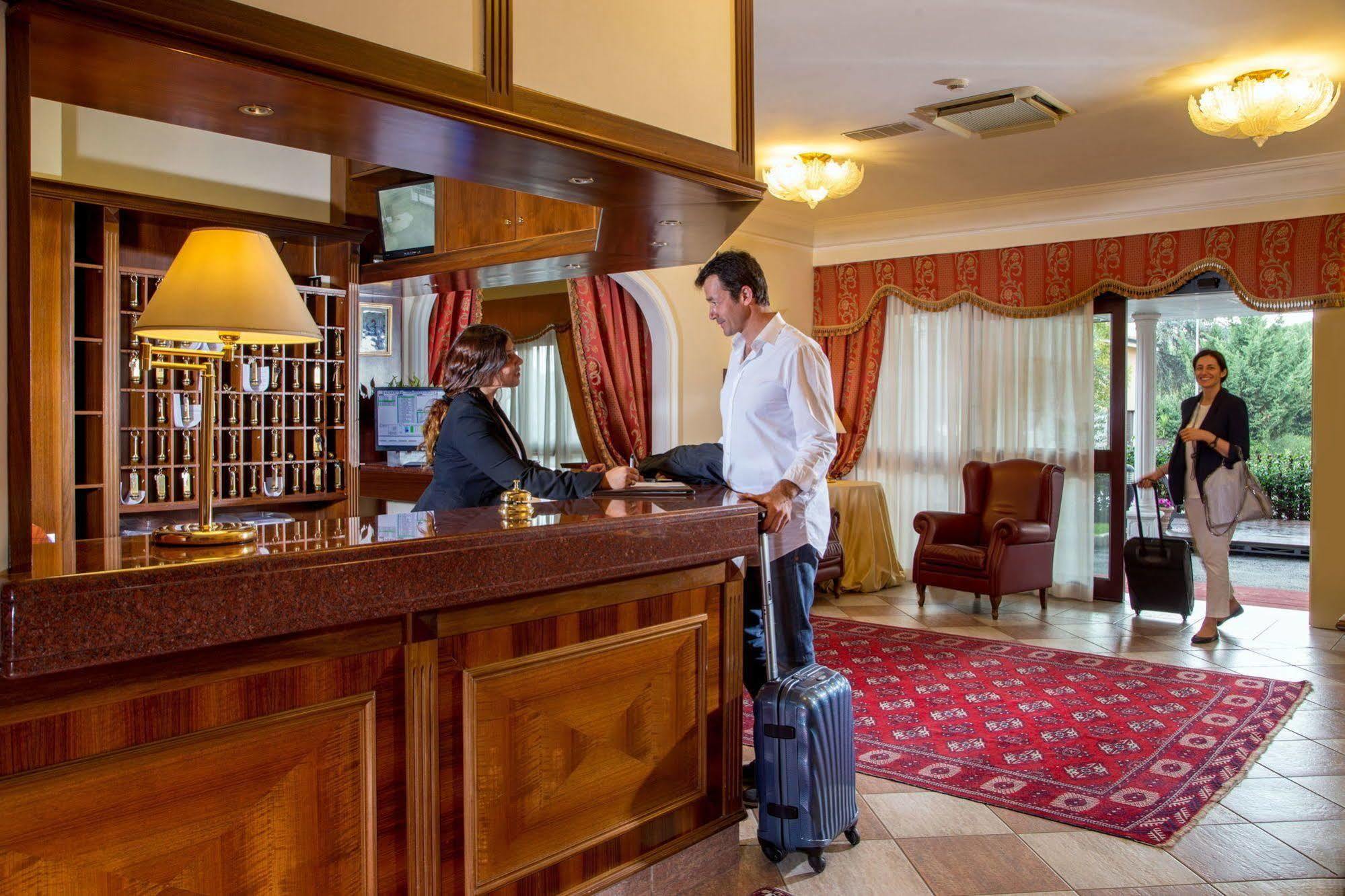 Marini Park Hotel Castel di Leva Екстер'єр фото